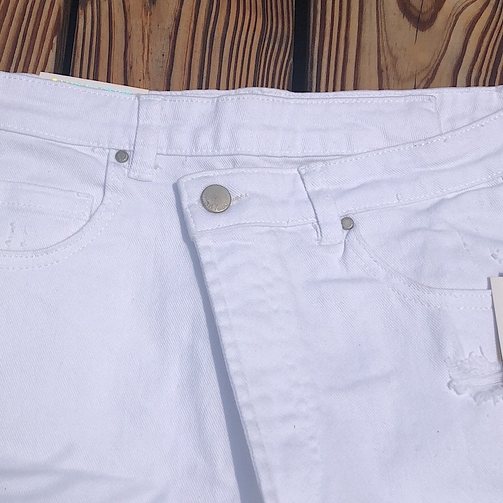 NWT Tinseltown White Distressed Denim Mini Skirt Junior Size Medium - Picture 3 of 12